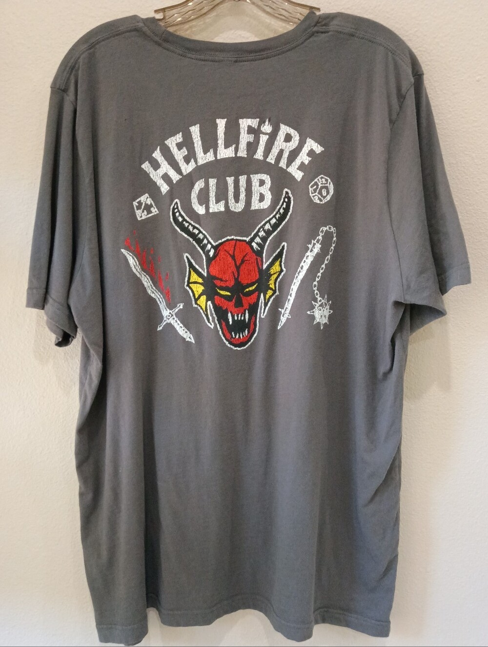 Stranger Things Hellfire Club Graphic Tee Unisex Size XL Devil Dagger Hot Topic